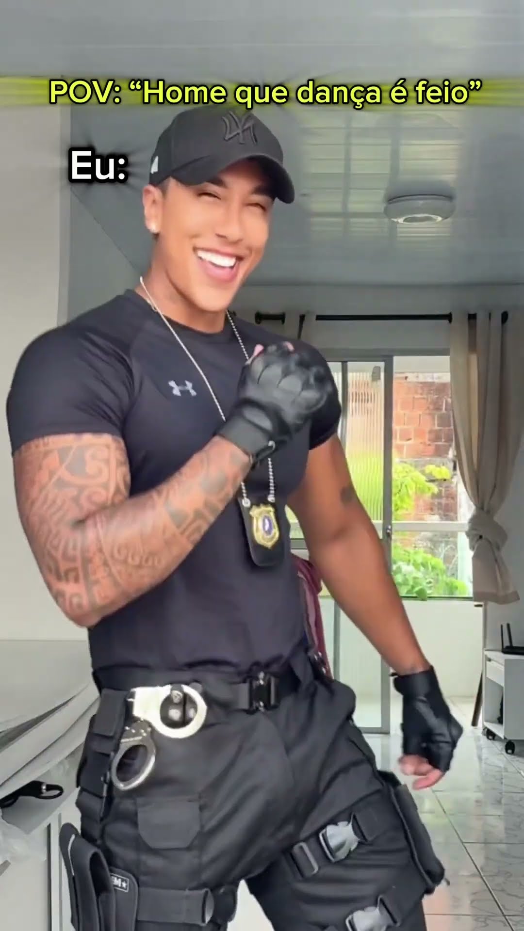 Eu danço igual!??? #memes #dancer #police #apollosant #shorts #short
