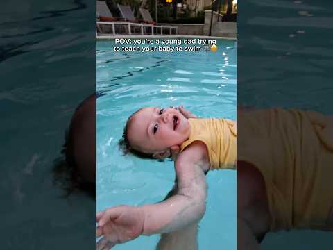 POV: you’re a young dad trying to teach her baby to swim 🤿🤩