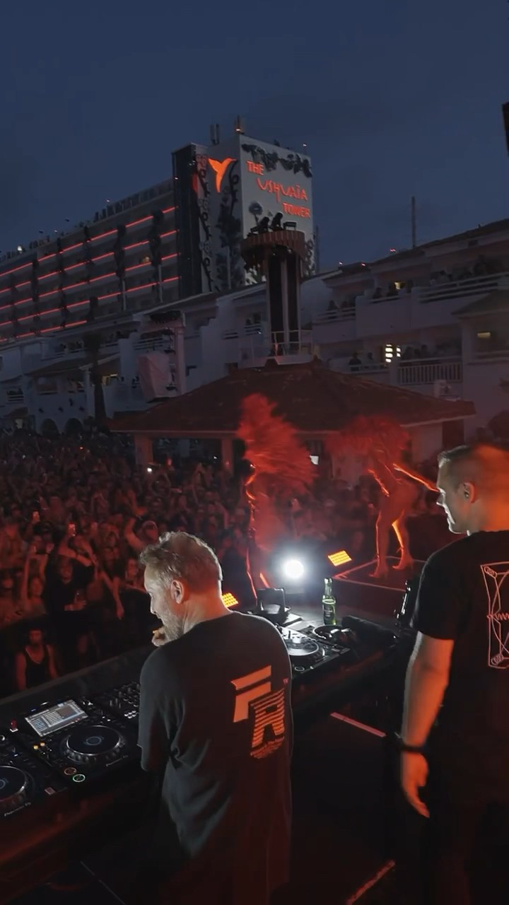 “In The Dark” by @arminvanbuuren \u0026 @davidguetta feat. Aldae is out now! ?
