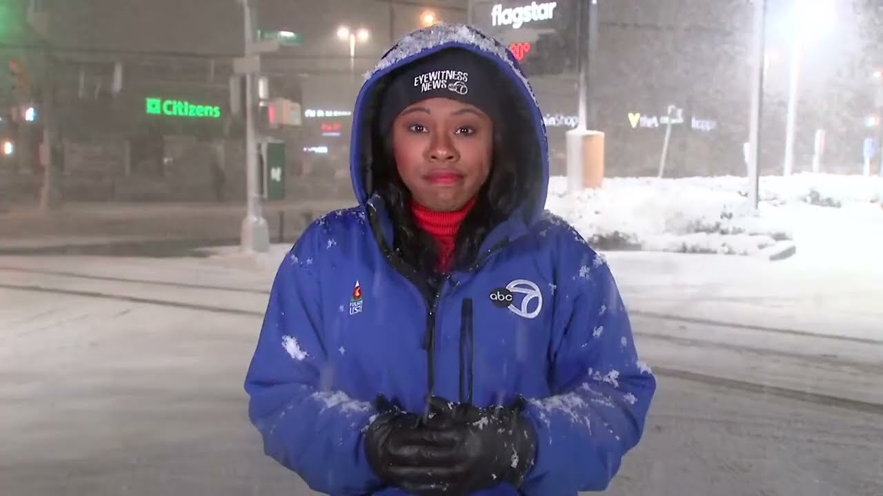 Conditions deteriorating in NYC as heavy snow falls