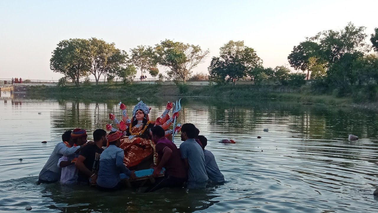 Mata Rani 🙏🏻 Murti Visarjan | Devesh Parihar vlog | #vlogging - YouTube