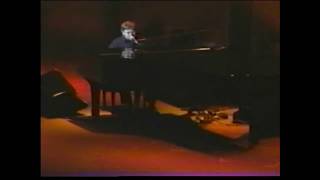 Video-Miniaturansicht von „Great Balls Of Fire - Elton John (Solo) - Live in New York 1998“