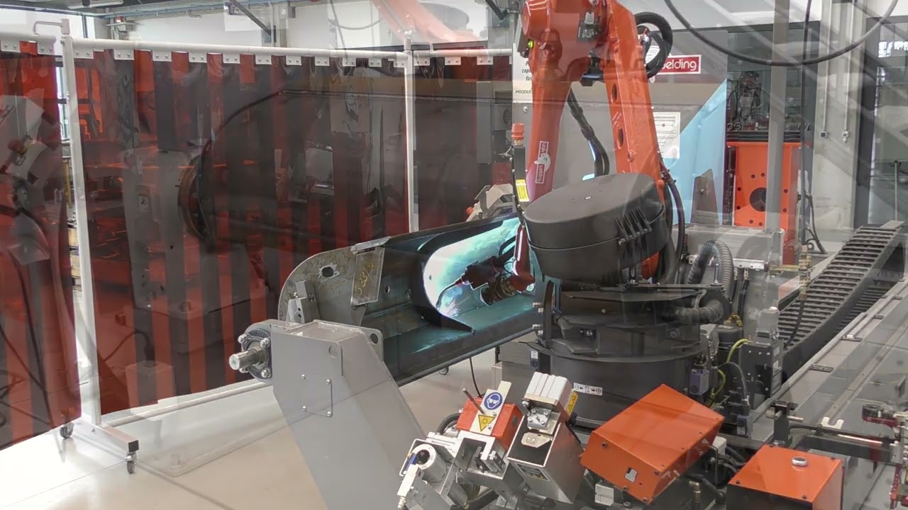 Welding of an excavator bucket on robot installation for KELTEC YouTube
