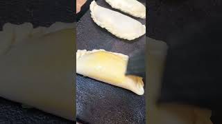 Wie macht man ?? Empanadas? Ich habs in Buenos Aires gelernt. Wollt Ihr ein langes Video dazu?