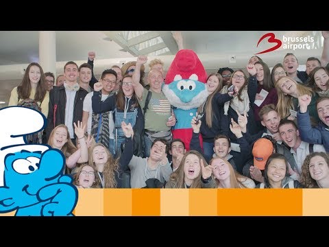 Sharing joy and happiness at Brussels Airport • Die Schlümpfe