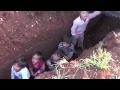 الأطفال يلتجؤون إلى الحفر والخنادق