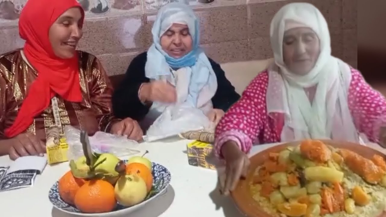 بلبولة من يد مي مليكة الرحمانية و نوال مي عيشة /جابت الحنة للنوال و فرحات بيها❤️😍😂