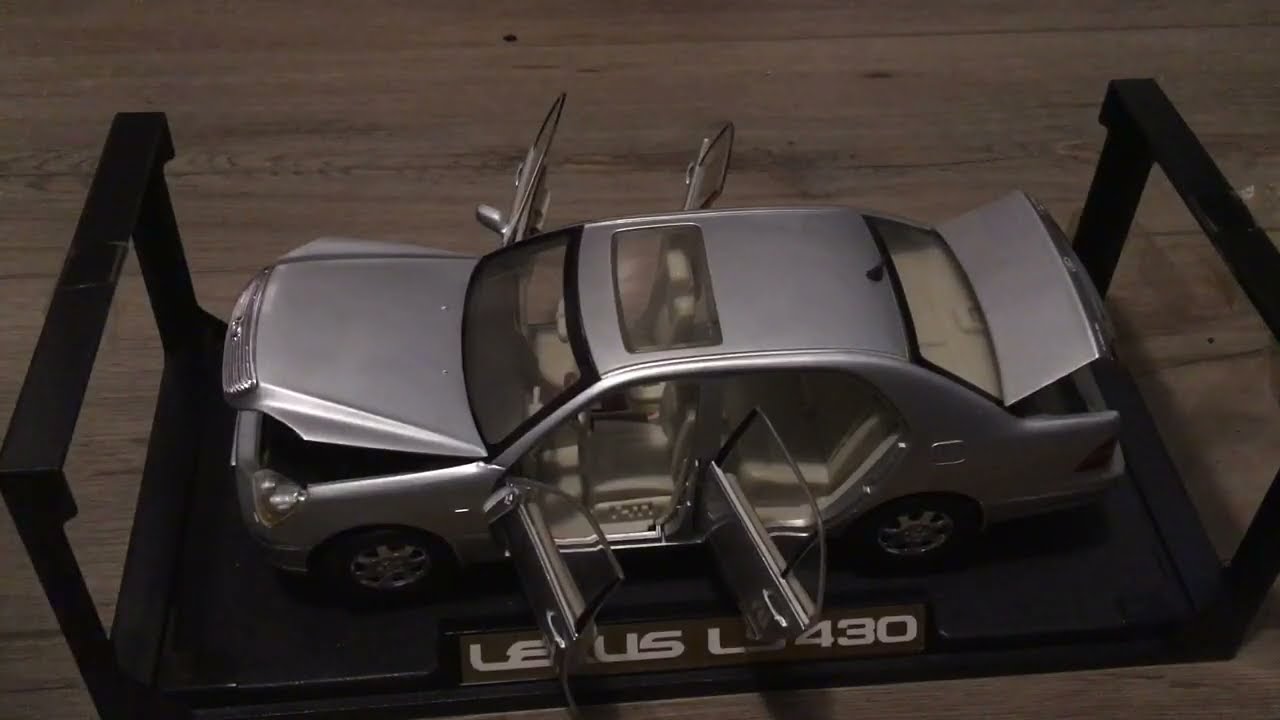 Motormax 1/18 Lexus LS430 Millennium Silver