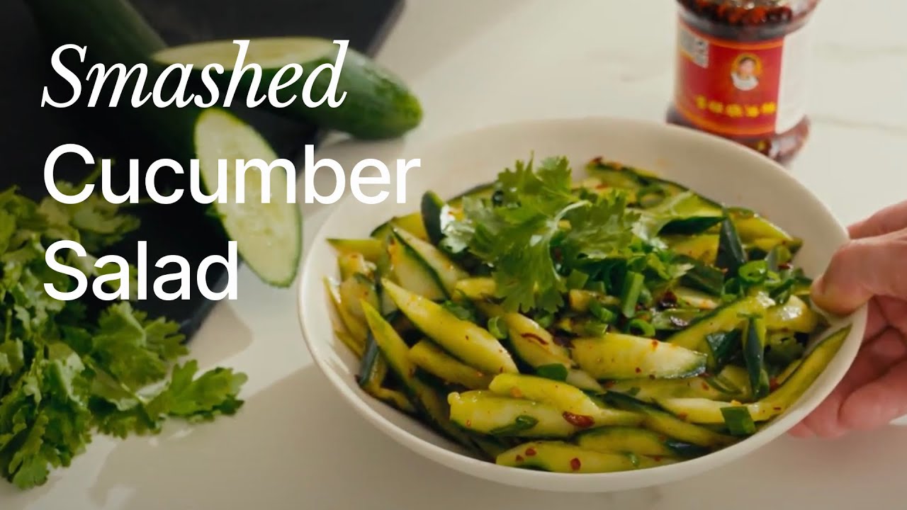 "Smashed Cucumber Salad" mit Reisessig Dressing & Chili-Crisp Topping | Pôramesa