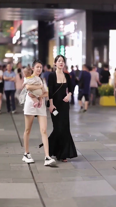 Mejores Street fashion | What is the original video of aka fashion cool Mom?
