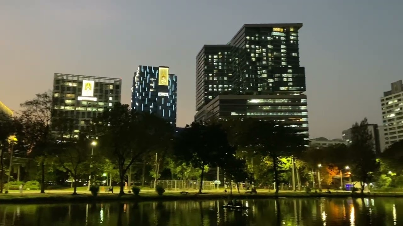 Bangkok - Lumphini Park after sunset 