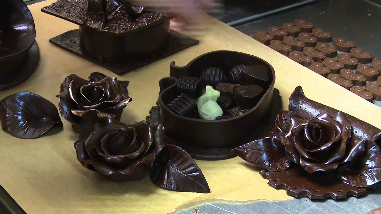 Výroba Velkolosinských pralinek v cukrárně Jany Kašparové