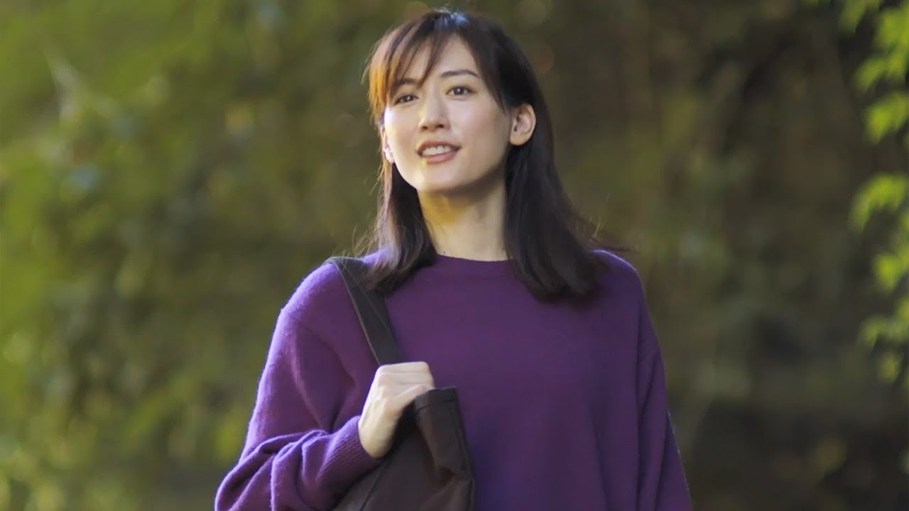 綾瀬はるか 松下洸平 秋の渓谷で偶然の出会い 貴重な撮影の裏側公開 ユニクロ新cm Lifeとwear ちょっと遠くへ篇 メーキング Youtube