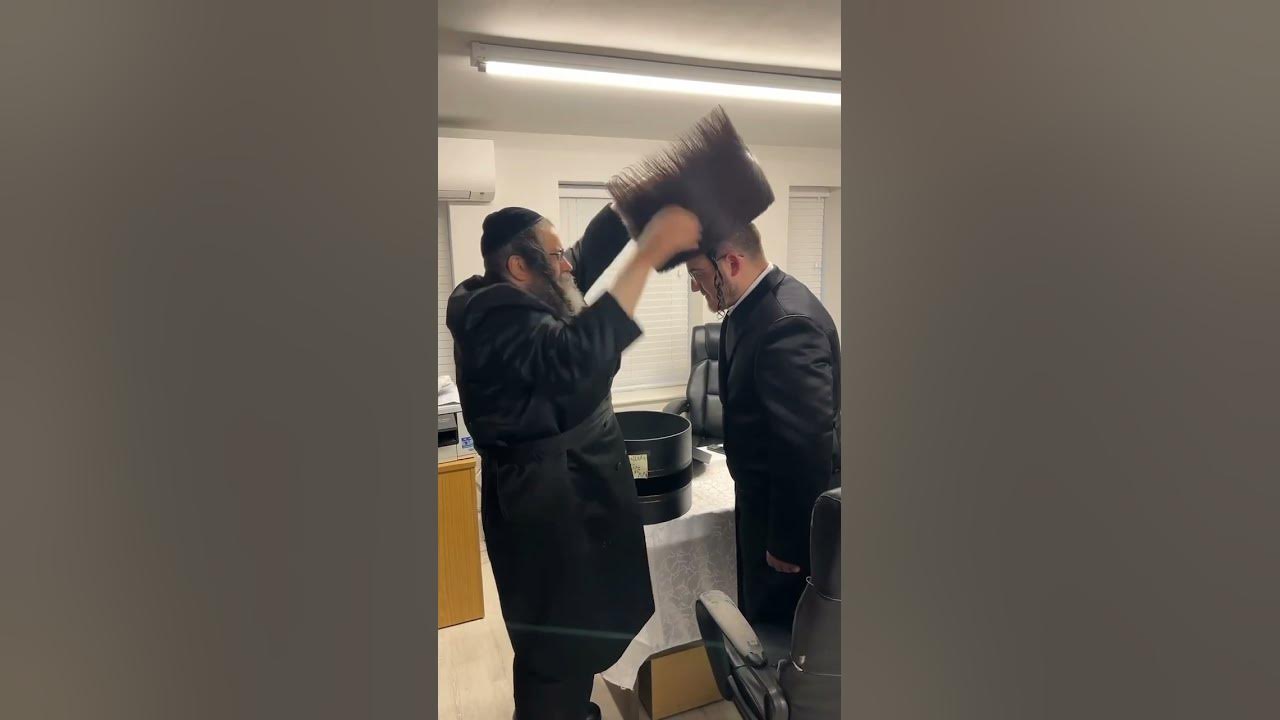 Putting on the shtramil for the first time🔥📸SK #Shabbat #shalom #rabbi