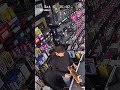 Cat routinely visits houseware store in Türkiye to get hugs
