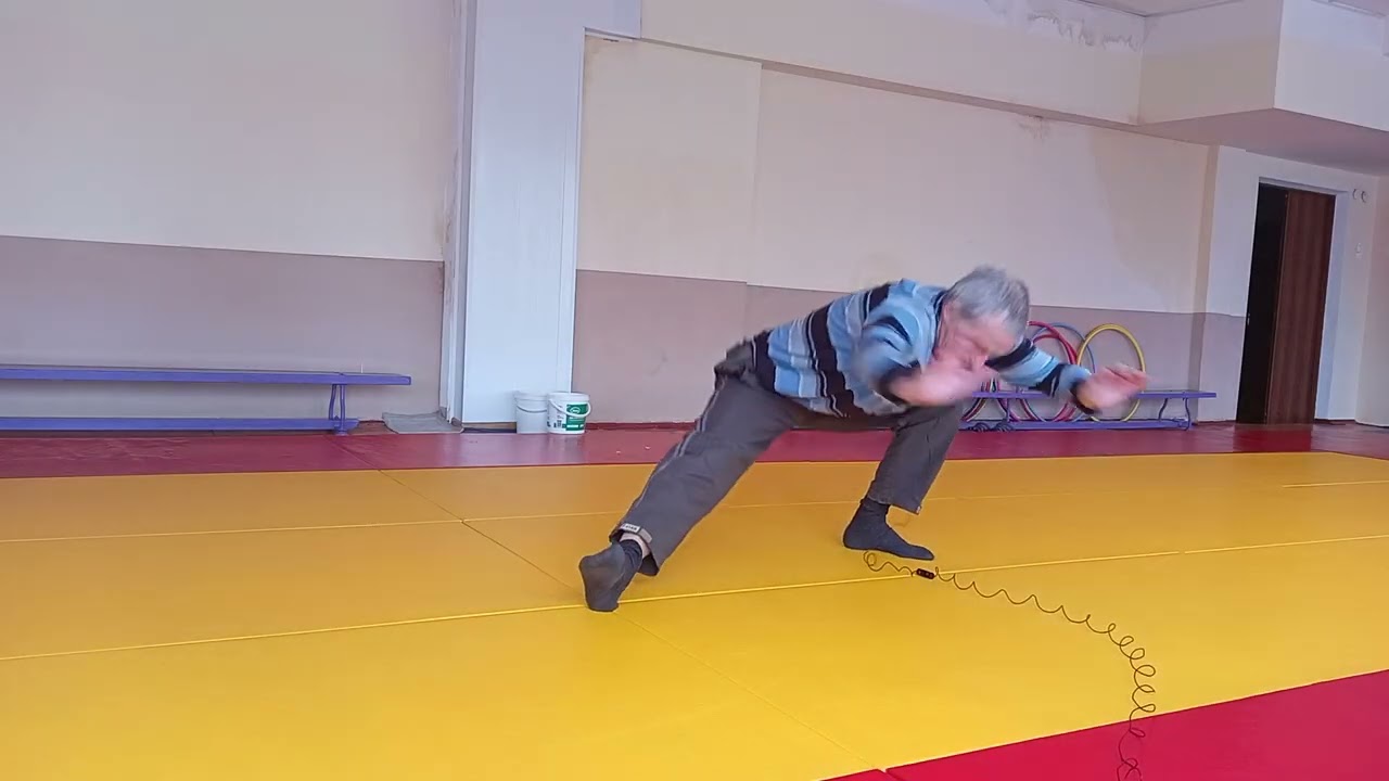 Три интересных упражнения для силы и гибкости ног. Три уровня сложности