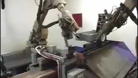 Motoman robots in plasma cutting application