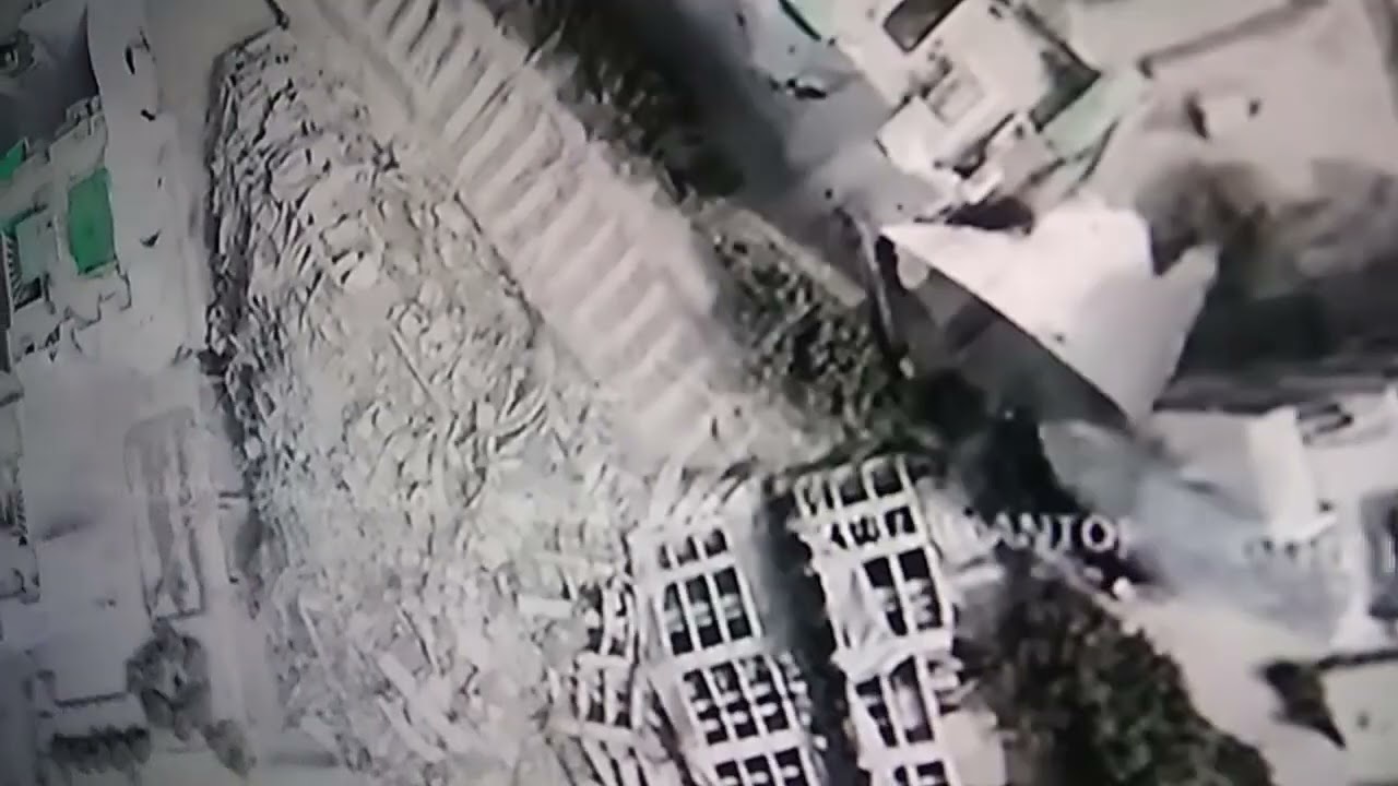 TWIN TOWER DEMOLITION IN NOIDA II DRONE VIEW II 2022 II SUPERTECH TOWERS II 800 CRORE