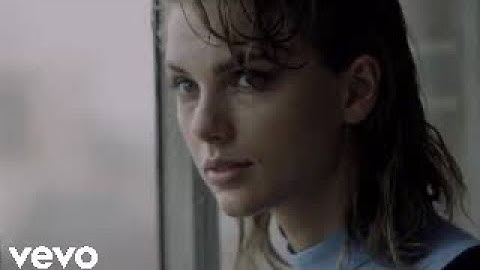 Taylor Swift - tolerate it (Music Video)