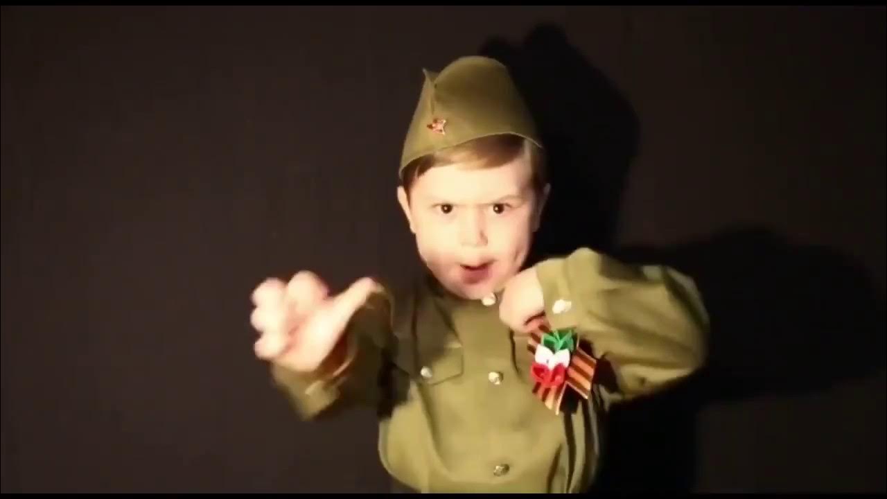 Вставай страна огромная поёт мальчик 4 года. Исполнение песни встанем мальчиком. Вставай страна огромная поёт мальчик 4 года. Маленький мальчик поет вставай страна огромная. Исполнение песни встанем мальчиком.