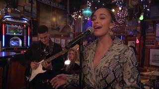 Jorja Smith "Blue Lights" - live, Inas Nacht, 24.11. 2018 chords