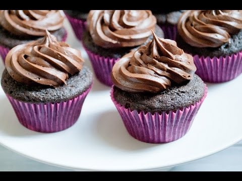 Vídeo: Como Fazer Muffins No Microondas