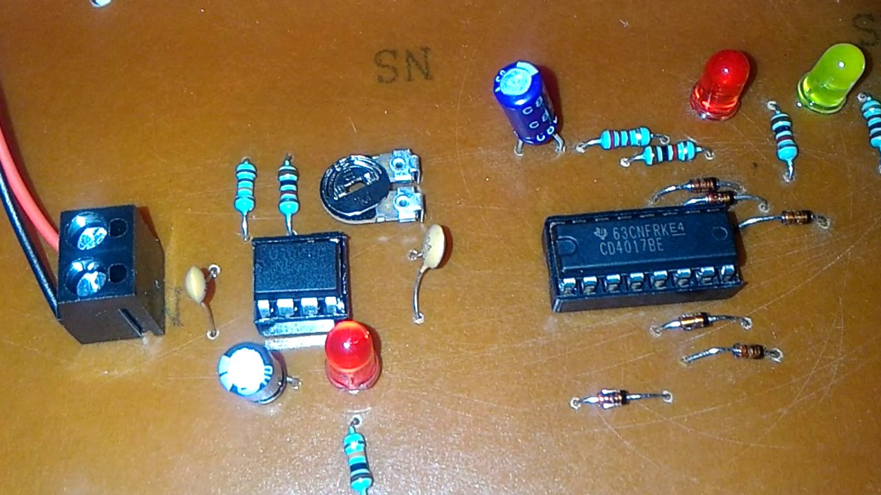 Traffic Lights using 555 Timer and CD4017 Decade Counter - YouTube