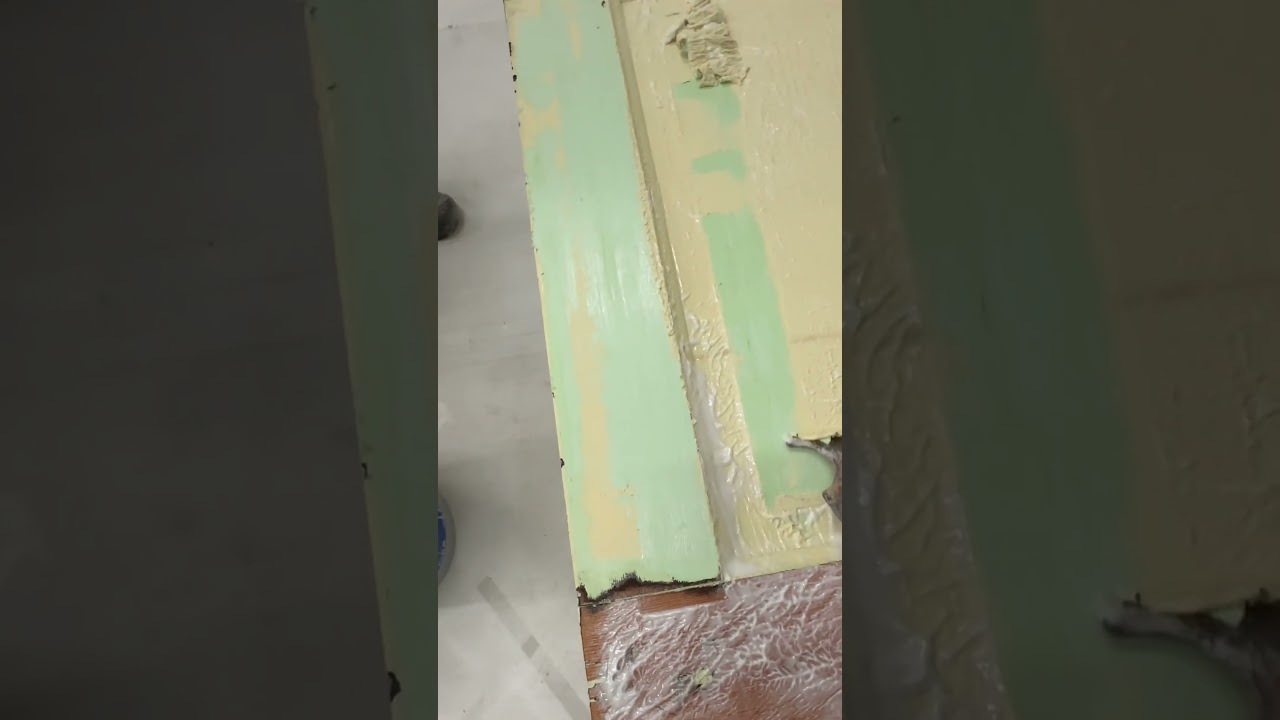 How to Strip Paint & Stain off Door! 👨‍🎨
