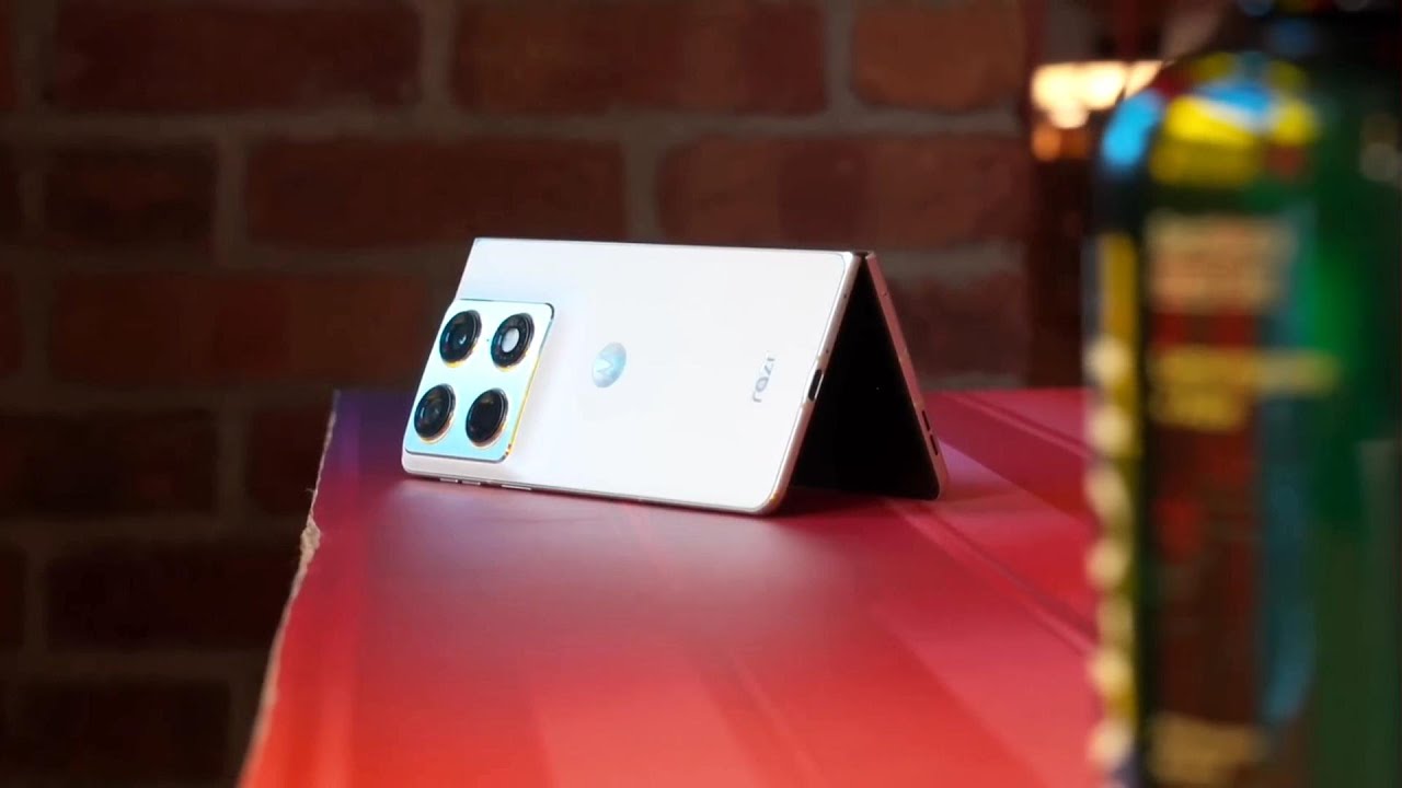 أول جوال قابل للطيّ Motorola Razr Fold !