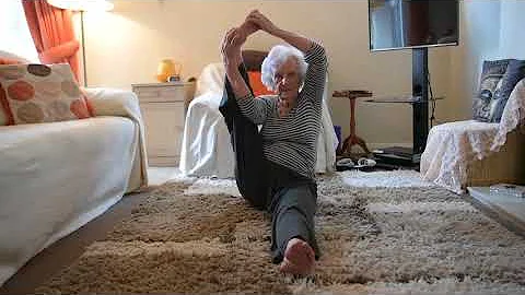 The 90-year-old woman who can do the splits