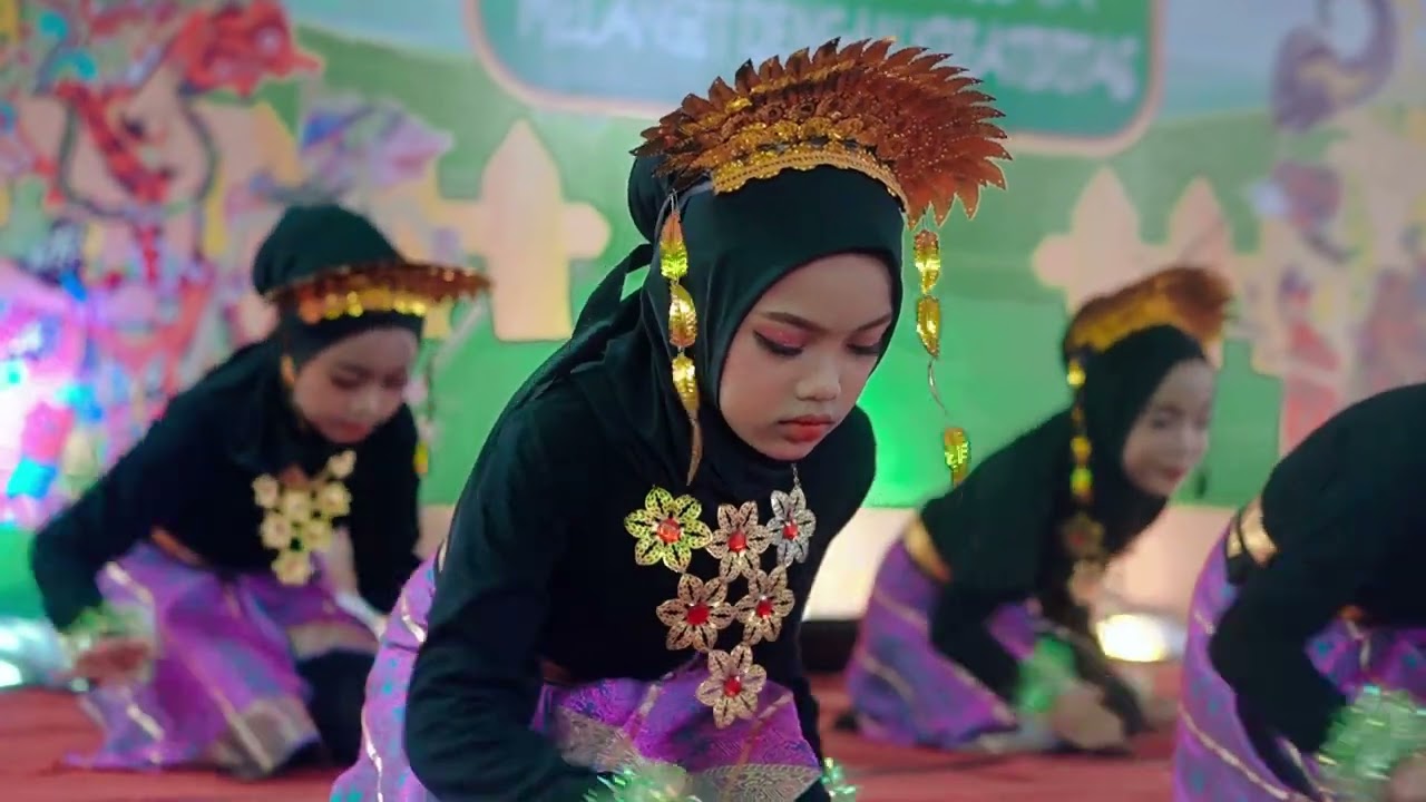 Kelas 2C - Tari Dinding Badingding