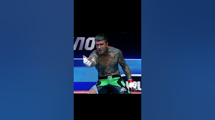Гигант СМЕЯЛСЯ над нокаутированным легковесом, но БЫЛ наказан его близким 😨