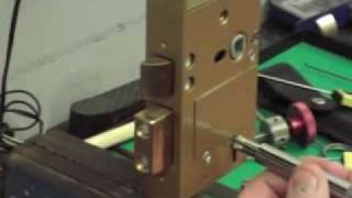 overlifting an era bs mortice lock.wmv-www.locksmithstraining4u.co.uk