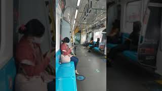 Suasana Dalam Mrt naik mrt jakarta