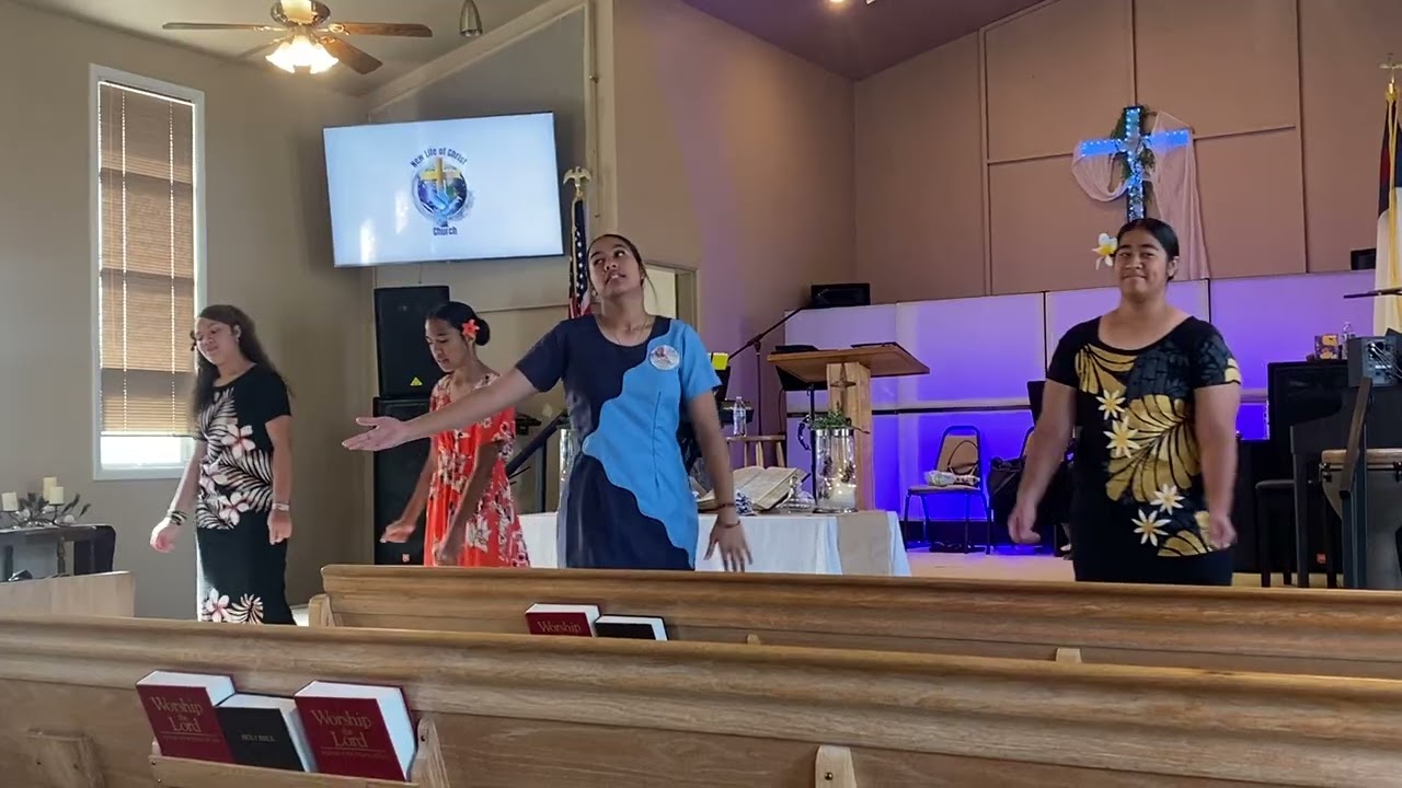 Iesu Le uo alofa:  Pouesi Sisters Performing 