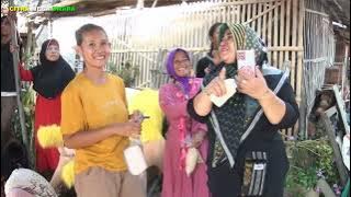 HOLDING THE RISK - SUCI PUTRI MUDAH