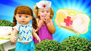 ¡La muñeca ha herido su mano! Juegos de doctor con Sevcan y Derin. Episodios para niñas