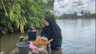 Keseharian Anak Kampung Mandi Dan Nyuci Disungai
