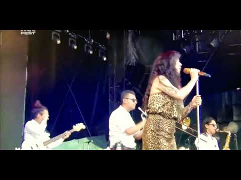 Si una vez (tributo a Selena) Mon Laferte. (en vivo) versión Ska.