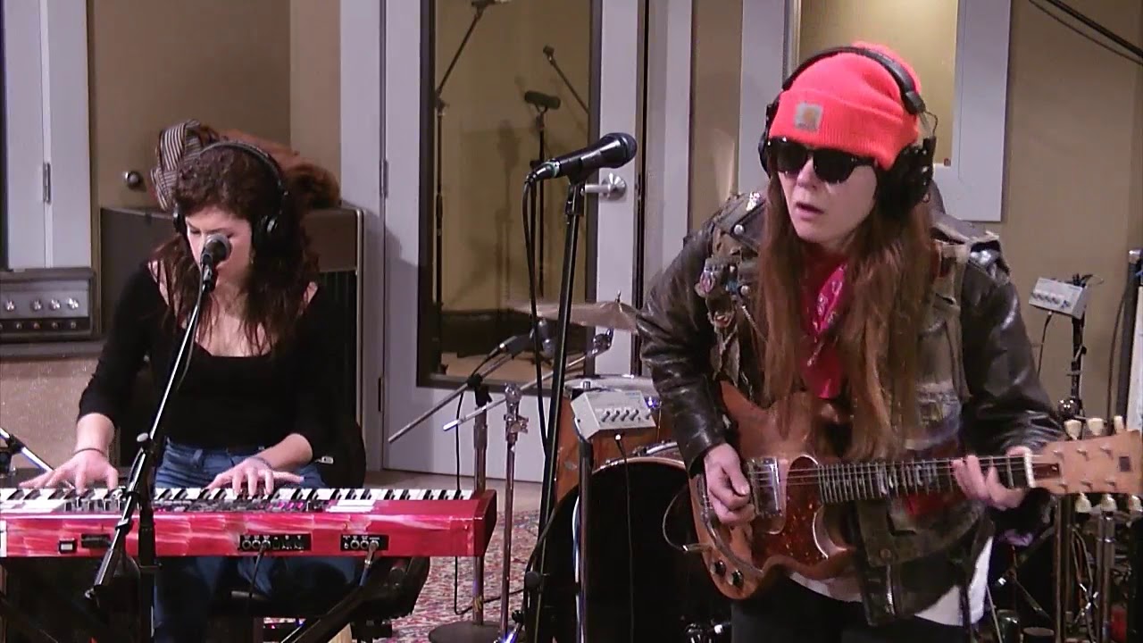 Guarda Thelma And The Sleaze - Buyin' It - Daytrotter Session - 3/1/2019 su YouTube Guarda Thelma And The Sleaze - Buyin' It - Daytrotter Session - 3/1/2019 su YouTube