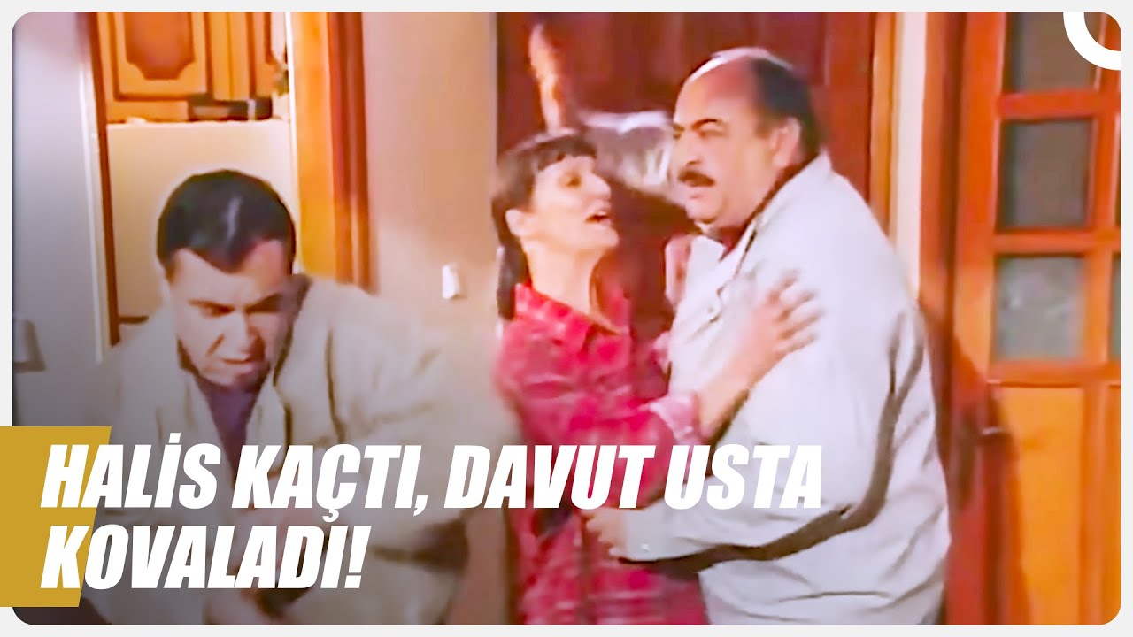 Davut Usta, Arabayı Kaçıran Halis'i Bir Güzel Haşladı! | Bizimkiler Özel Sahneler