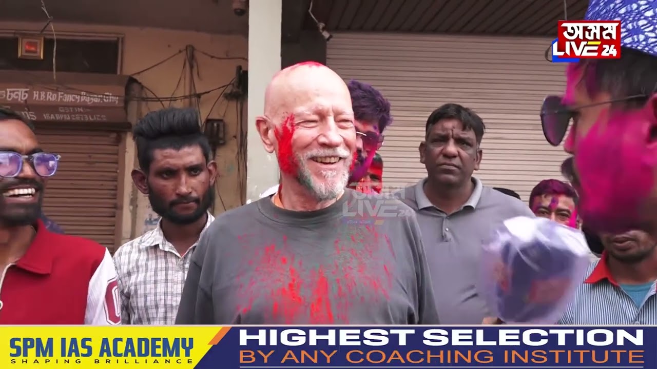 আবিৰৰ ৰং সানি আনন্দত আত্মহাৰা যুৱক-যুৱতী সকলো।