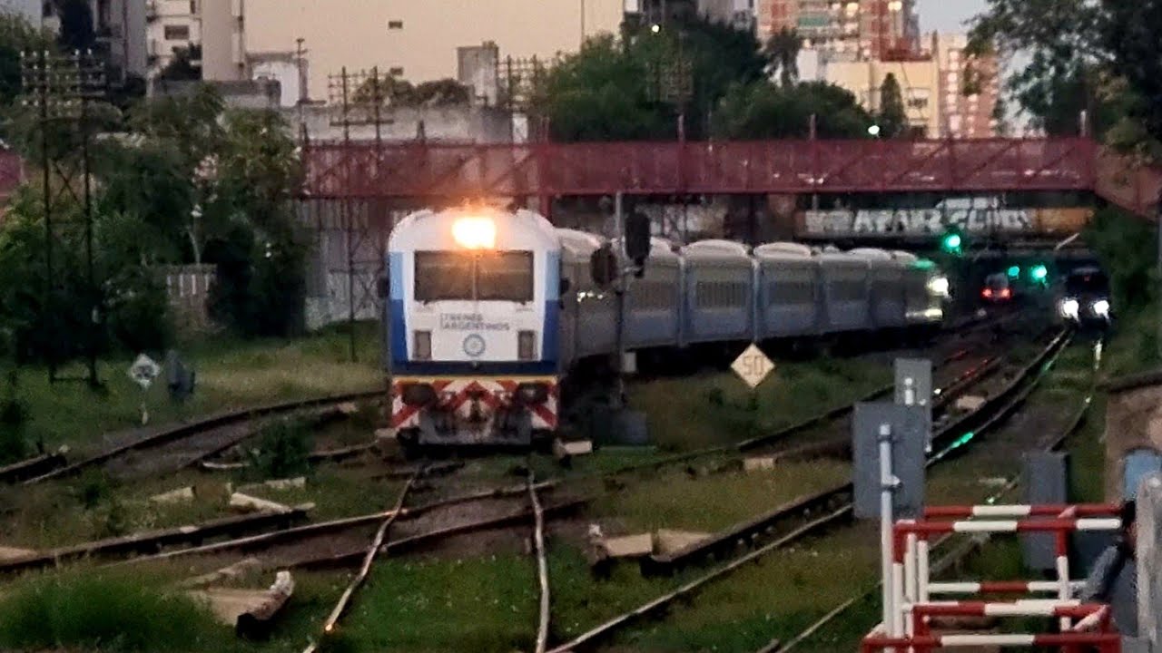 tren-151-a-bragado-pasando-a-horario-por-caballito-loc-ckd-0002-8-4
