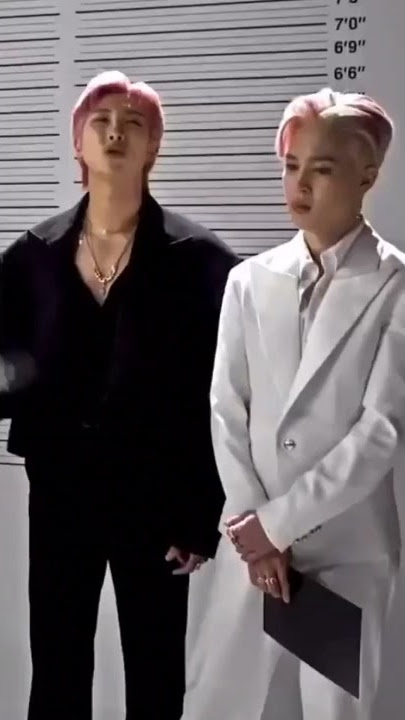 RM showing his muscular body🤩🤩💞🔥🥵#kimnamjoon#btsnamjoon#shorts#BTS