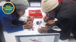 Mobile laboratories use robots to teach children about sciences