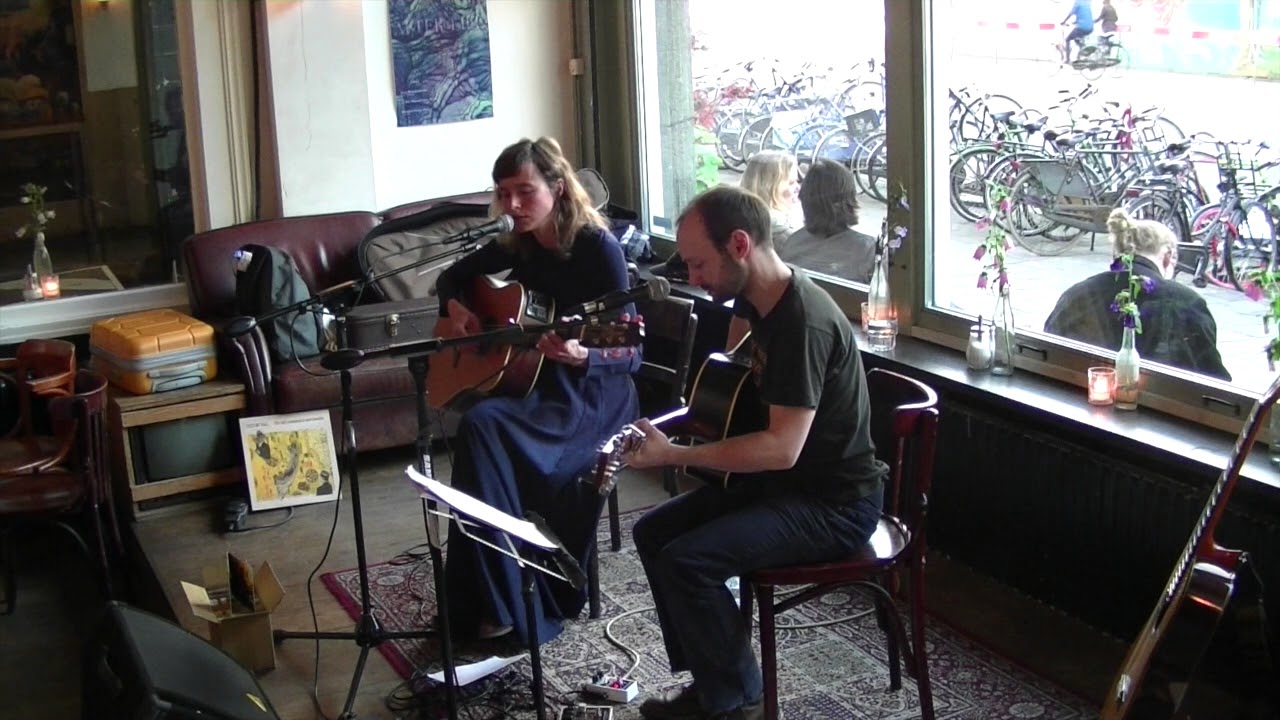 Queen of the Meadow - A Friendly Host (live in Amsterdam) auf YouTube ansehen Queen of the Meadow - A Friendly Host (live in Amsterdam) auf YouTube ansehen