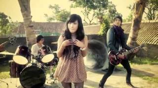 Download Lagu Bee Violet_Sahabat.mp4 MP3