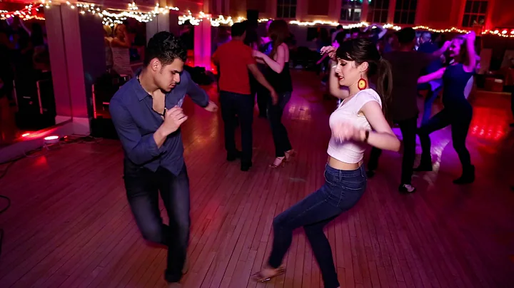 Julin de las Nieves & Michelle Garca social dancin...
