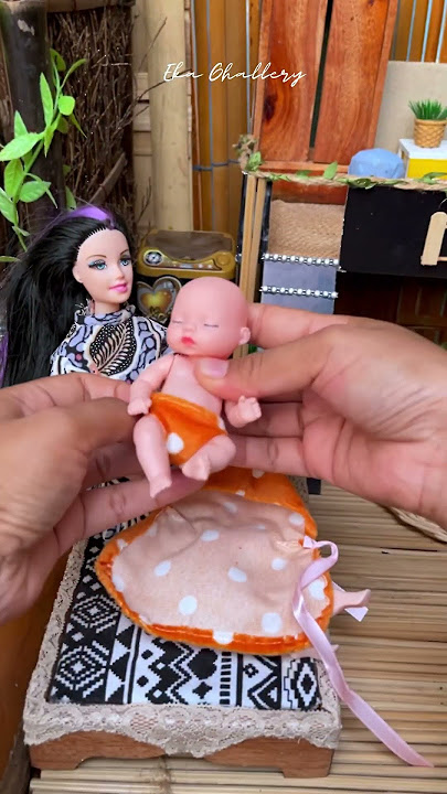 Javanese Barbie gives birth to #barbie