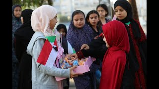 KESERUAN IED, ANAK INDONESIA DI GAZA IKUT BERBAGI COKLAT DAN PERMEN